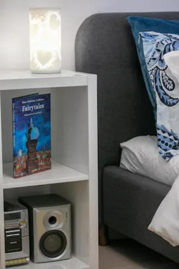 Cosy & Chic Studio Close By Victoria Square Bukarest Kültér fotó