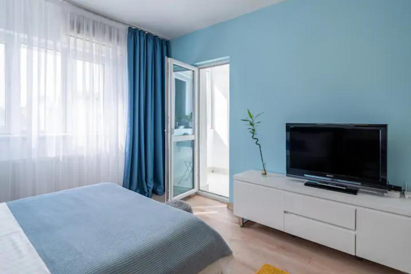 Cosy & Chic Studio Close By Victoria Square Bukarest Kültér fotó